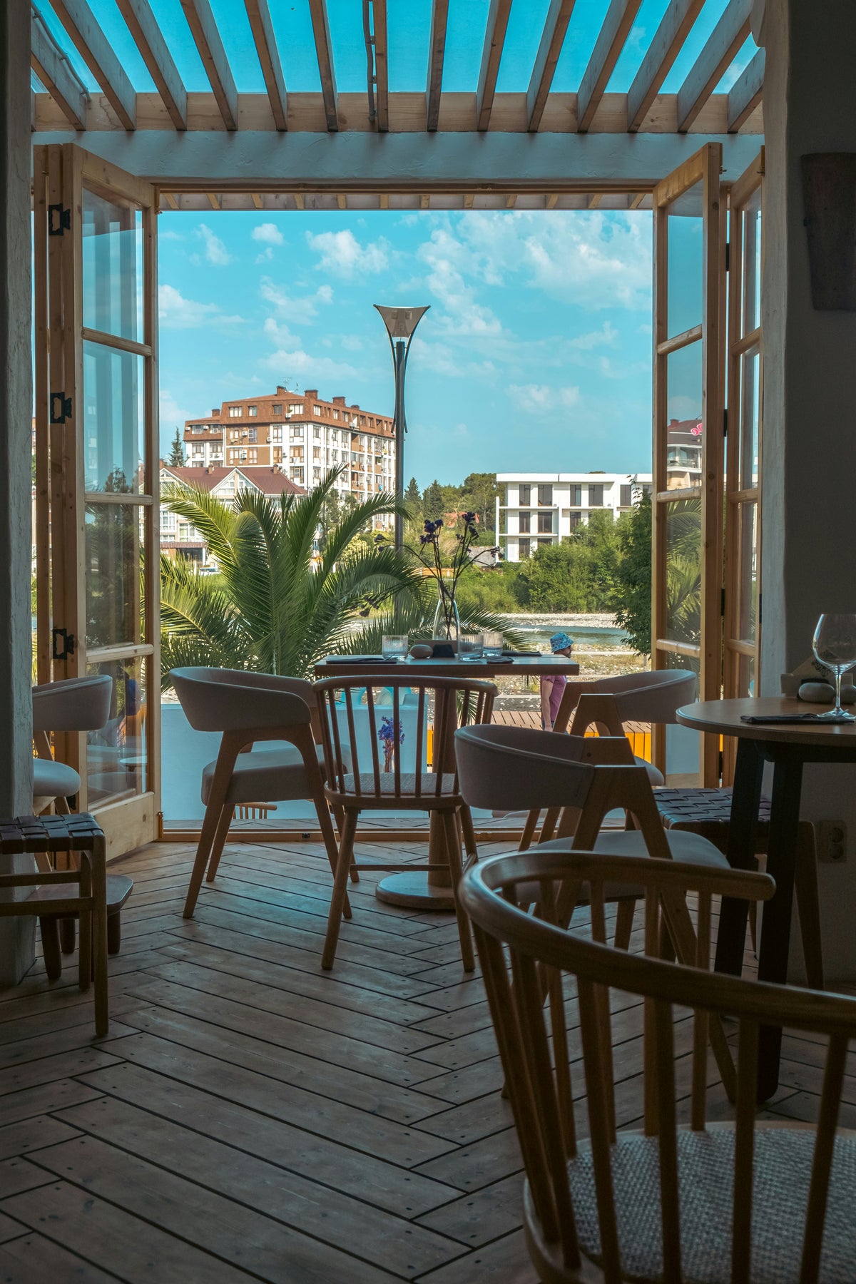 Cafes & Restaurants